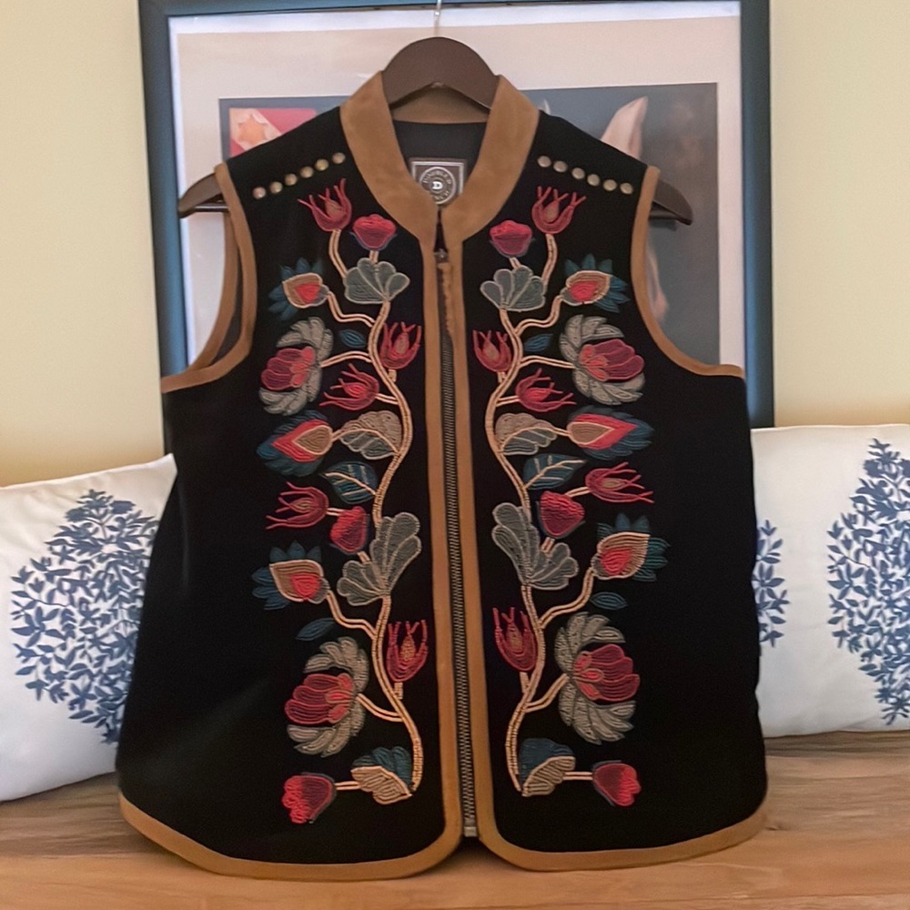 🤠 Double D Ranchwear Velvet, Suede Trimmed & Beaded Vest 🤠